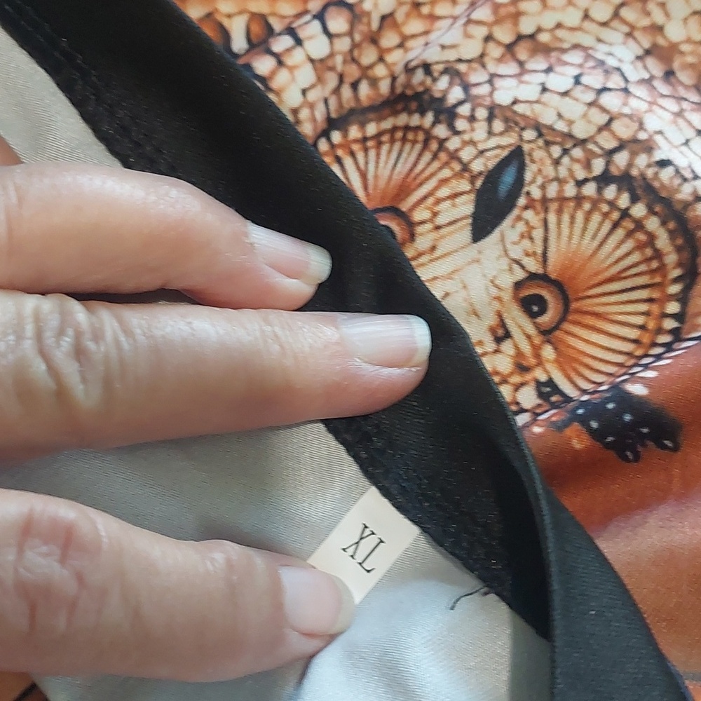 Women’s Black Cold-Shoulder Top with Feather Dreamcatcher Print.Size XL - Picture 6 of 8